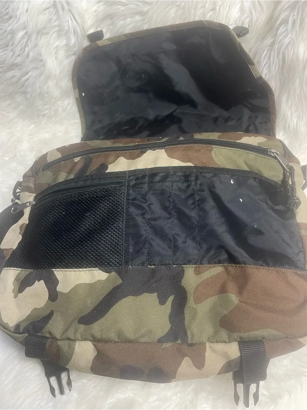 Eastpak Camo Messenger Bag in Green ,Brown & Brown padded laptop compartment.